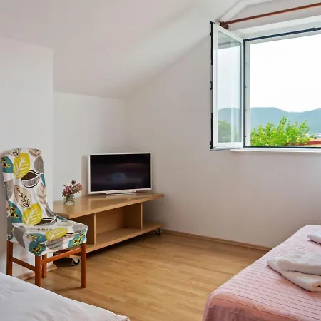 Inviting In With Patio * Viganj